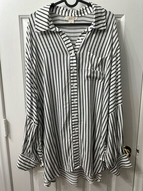 Torrid FESTI Top Tunic Striped Button-Down Long Sleeve White Gray Pocket 1X